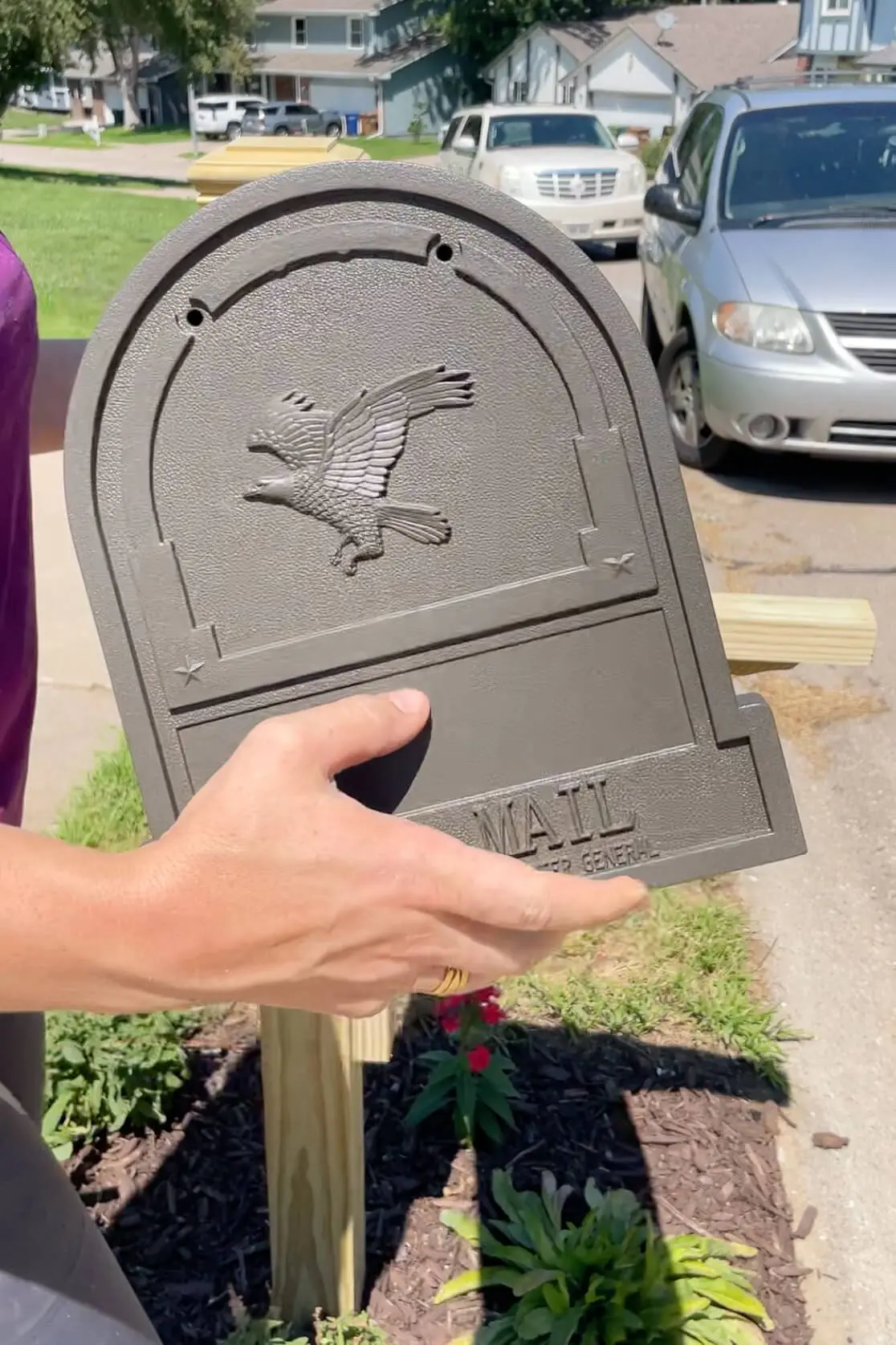 Mailbox I am using for a DIY mailbox makeover.